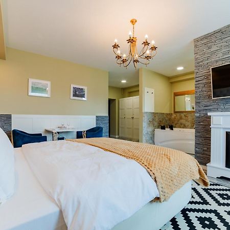 Romantic Jacuzzi Chic Apartment Sinaia Buitenkant foto